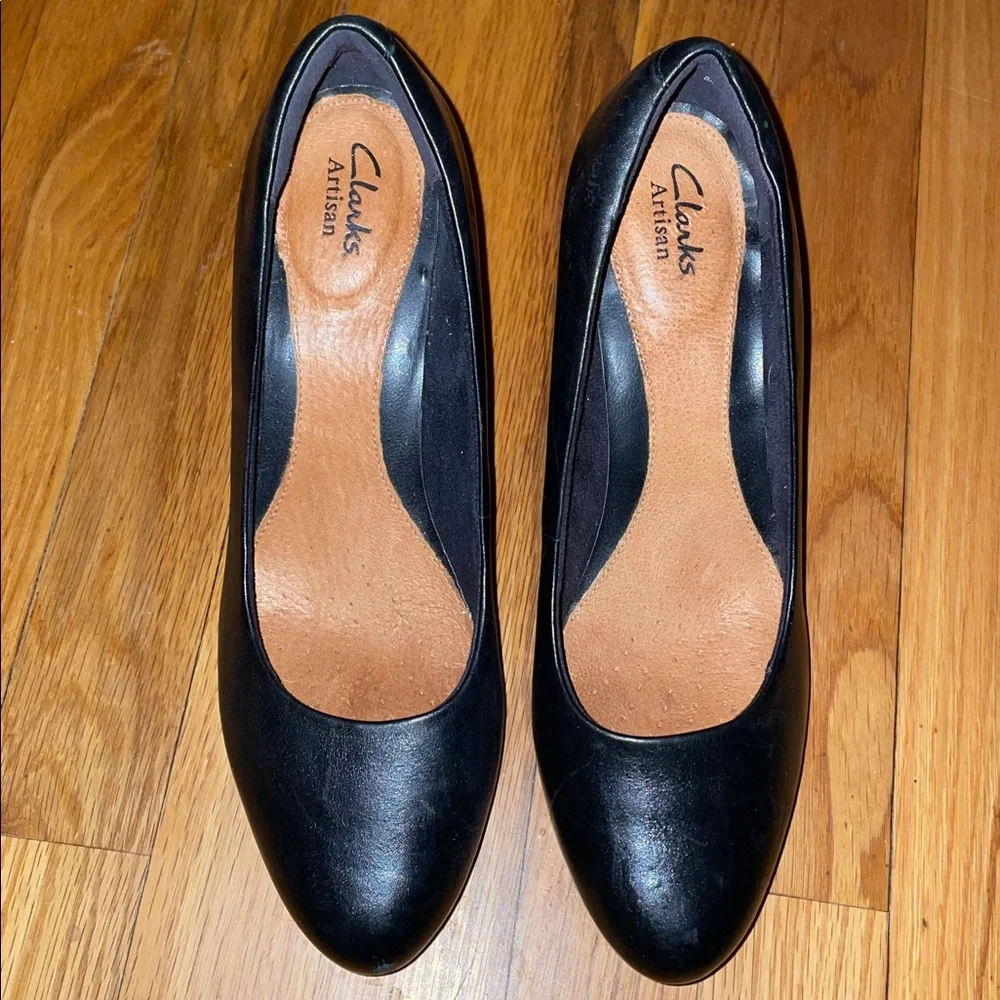 Clark’s Active Air Artisan Black Leather Women's Heels/Pumps. Size 9 Wide.